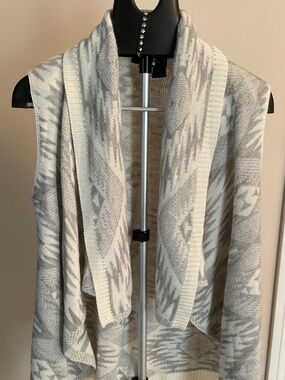 Cardigan open front with Aztec design Alloy cream & gray size Med